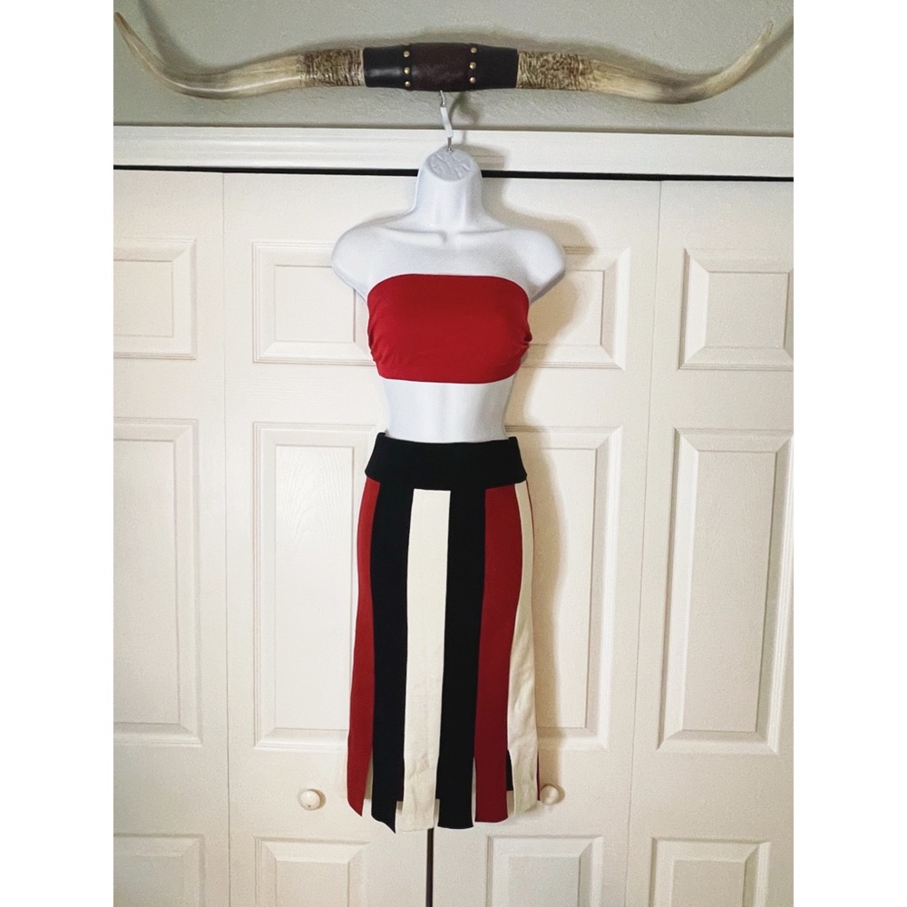 Express skirt, size medium.